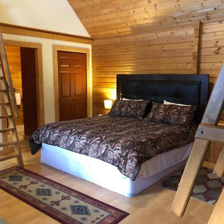 Camels Hump Guest Ranch Lumby Exterior foto