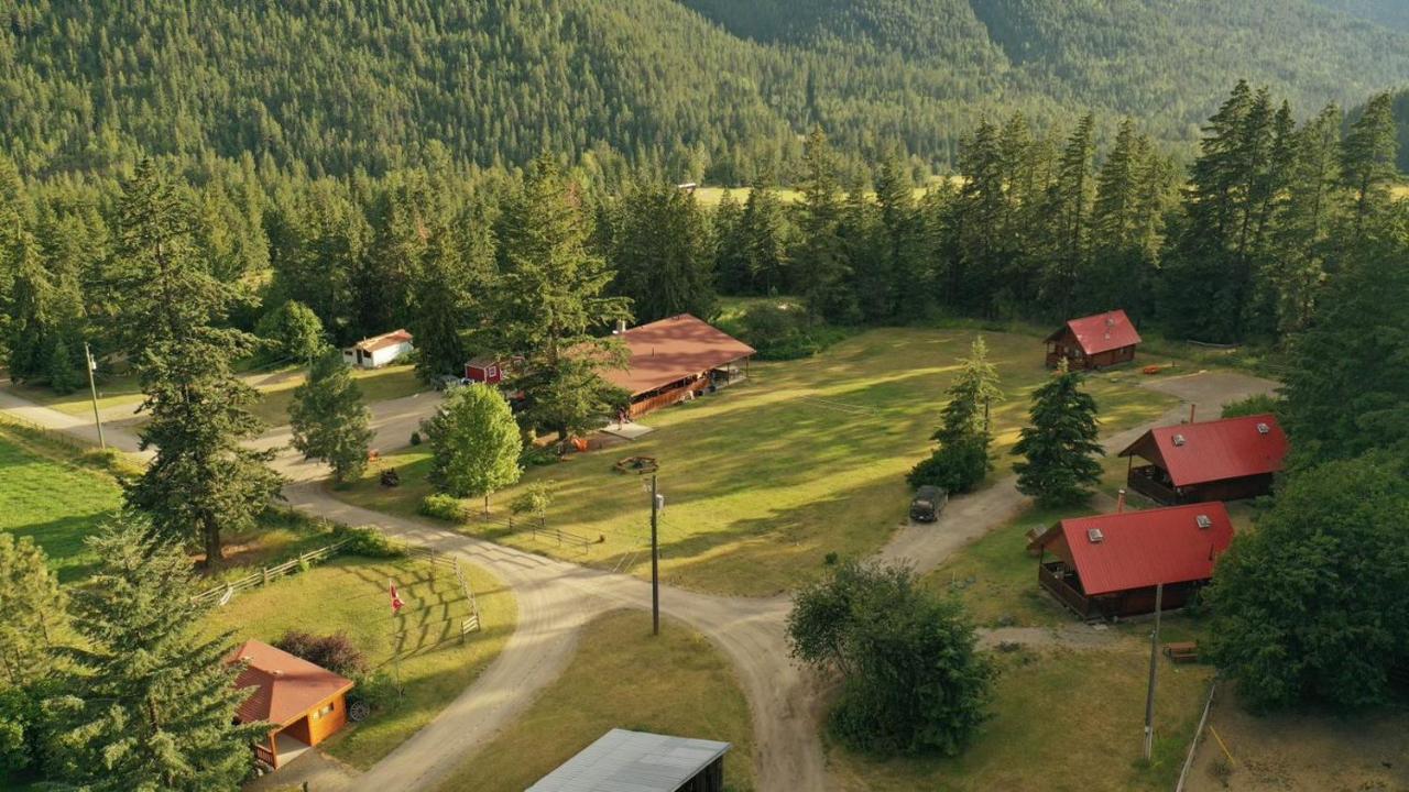 Camels Hump Guest Ranch Lumby Exterior foto